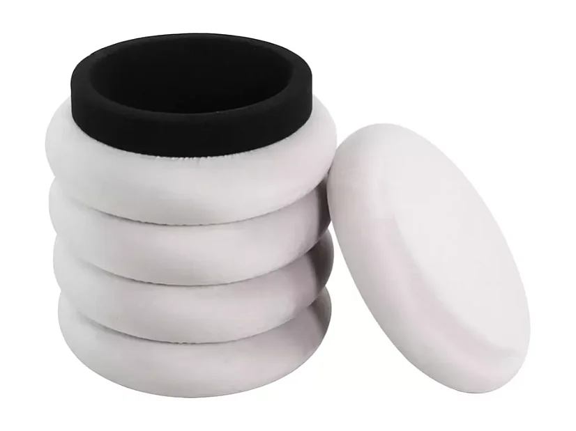 Pouf en velours beige  avec rangement discret et assise confortable LUMOZ