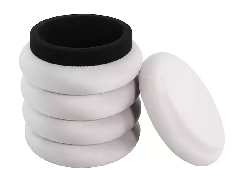 Pouf en velours beige  avec rangement discret et assise confortable LUMOZ