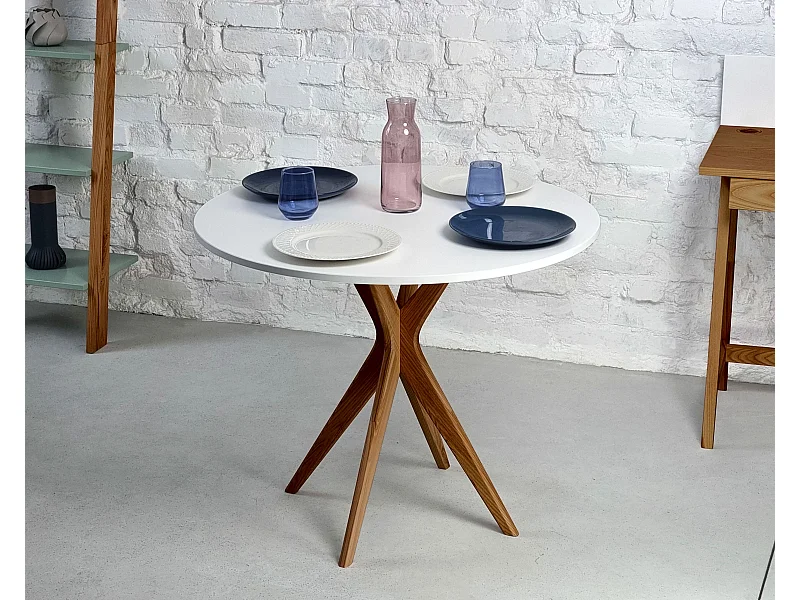 Tavolo da pranzo rotondo 70cm Jubi Bianco | Gamba in frassino tinto rovere