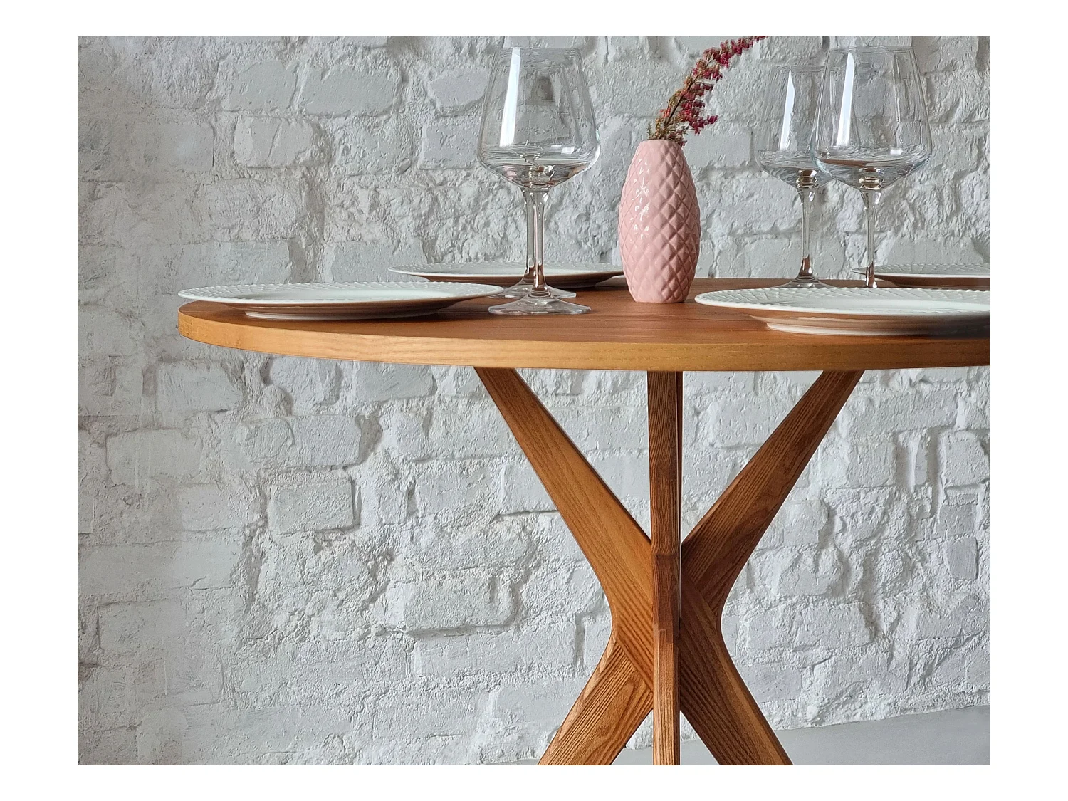 Table à manger ronde 70 cm Jubi frêne teinté chêne