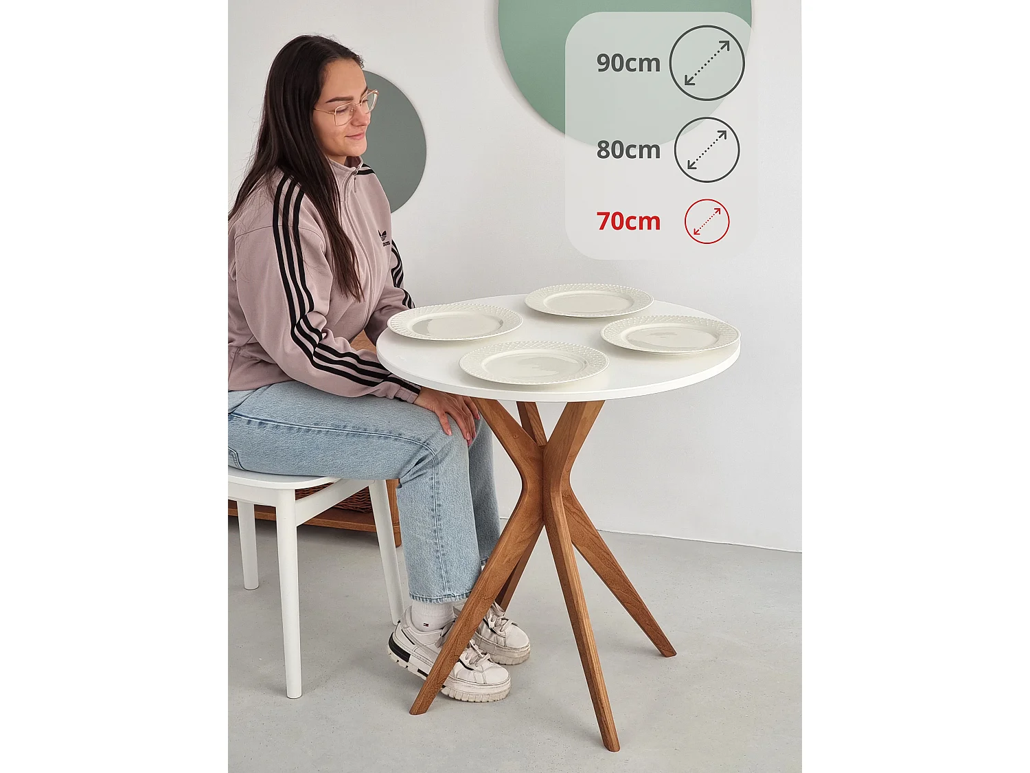 Rundt spisebord 70 cm Jubi Kridhvid | Ben i egetræsfarvet asketræ
