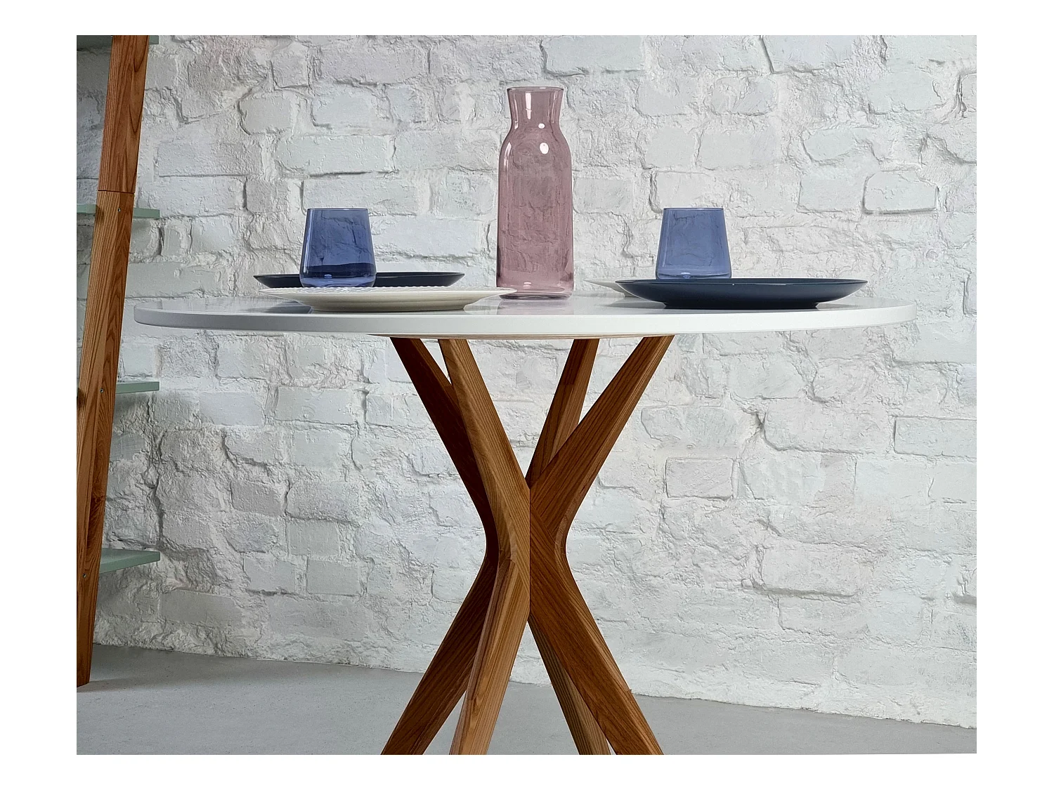 Table à manger ronde 90cm Rose Poudré | Pied en frêne teinté chêne