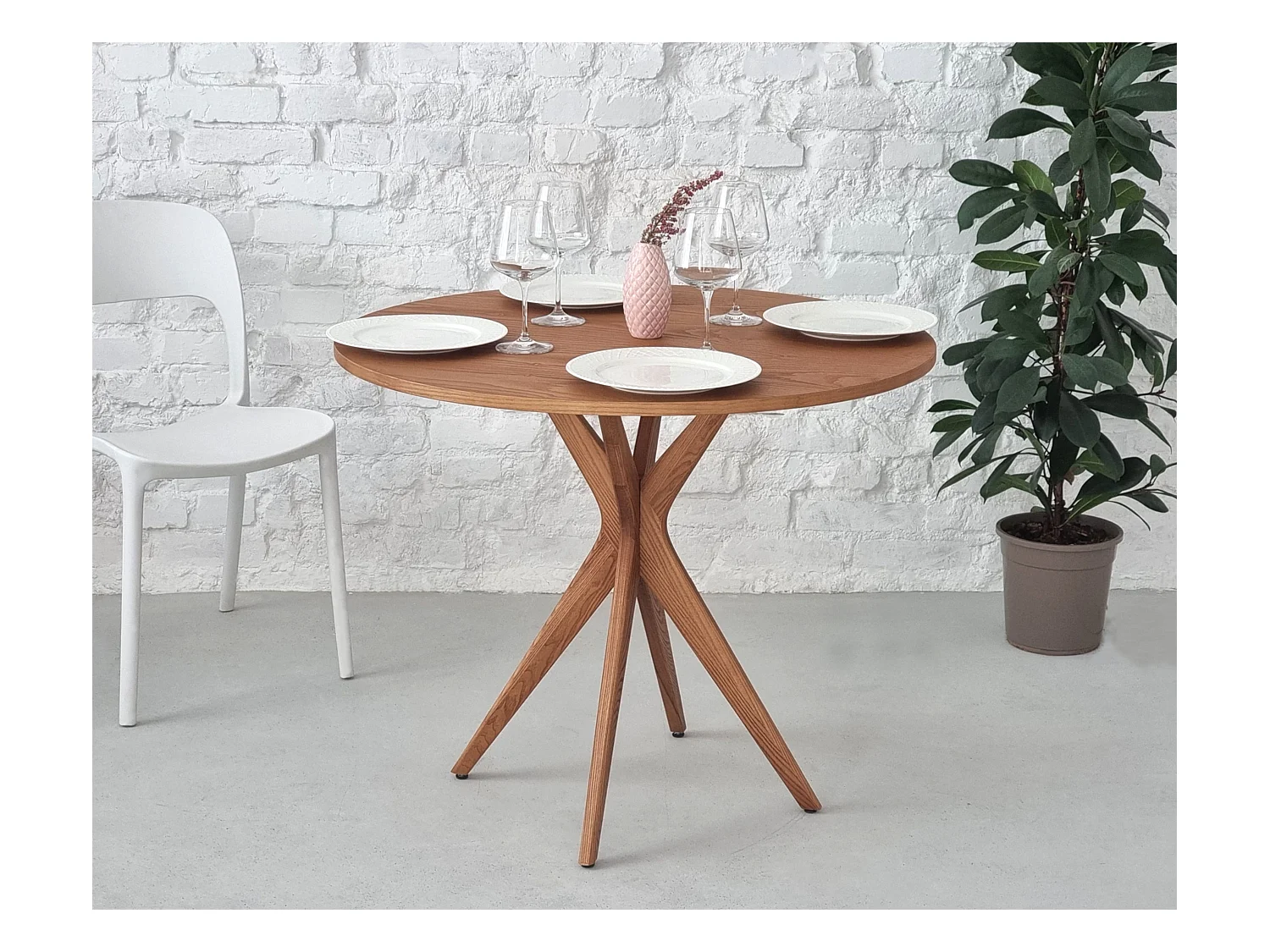 Table à manger ronde 60 cm Jubi frêne teinté noyer