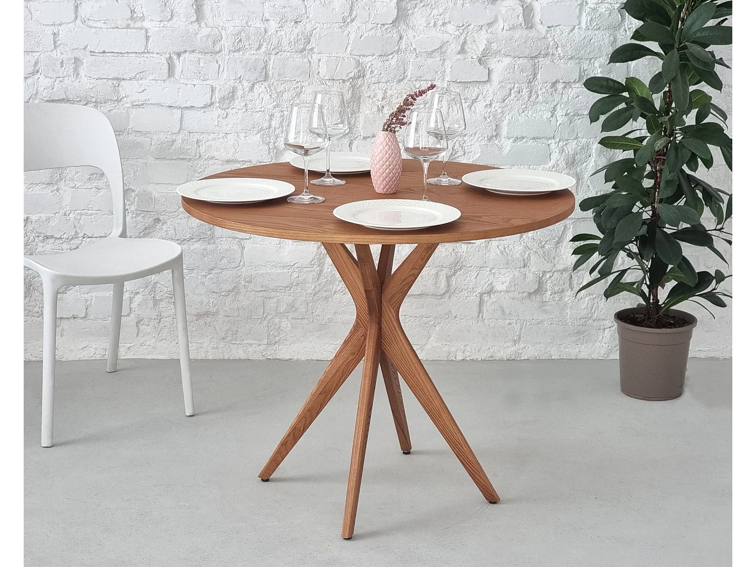 Table à manger ronde 80 cm Jubi frêne teinté noyer