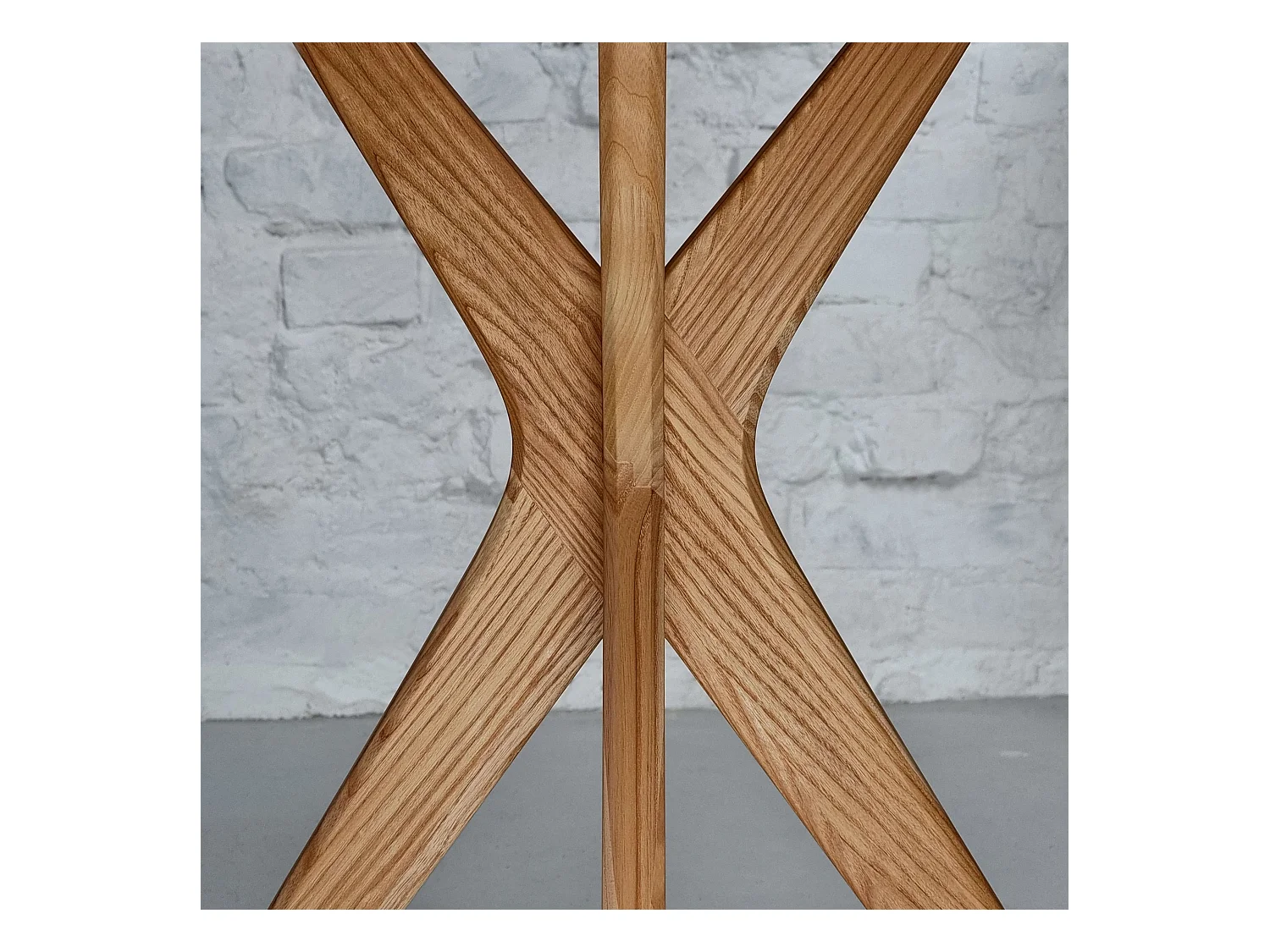 Table à manger ronde 70cm Jubi Jaune Genêt | Pied en frêne teinté chêne