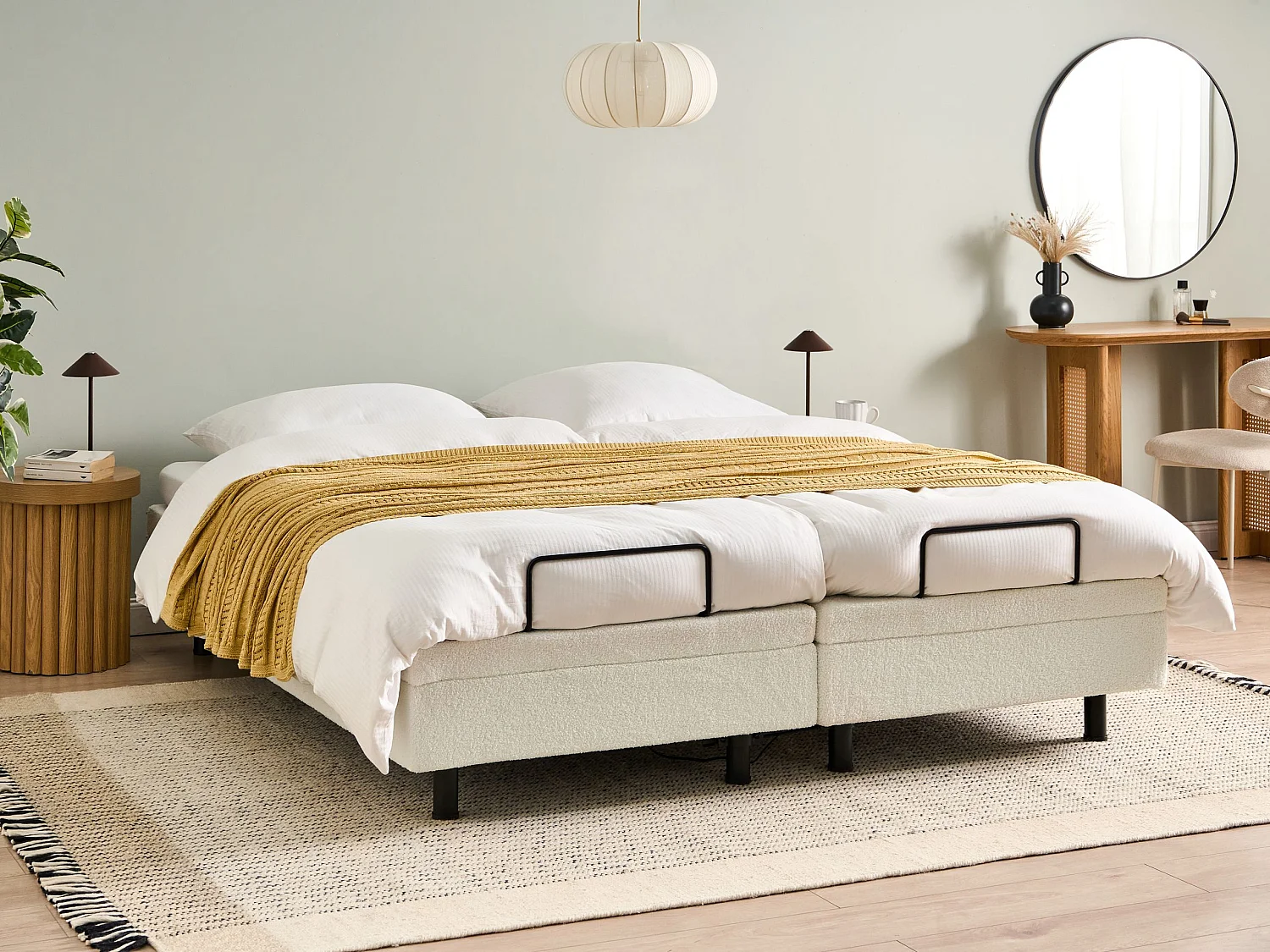 Lit réglable sans tête de lit Bouclé DUKE 180 x 200 cm Blanc cassé