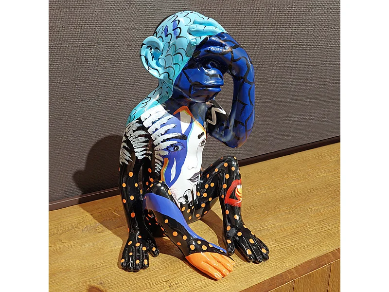 Statue singe main sur les yeux et dessins pop art H39 cm - RAFIKI