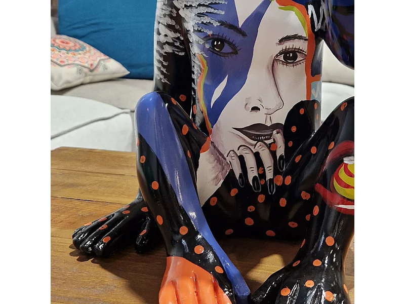 Statue singe main sur les yeux et dessins pop art H39 cm - RAFIKI