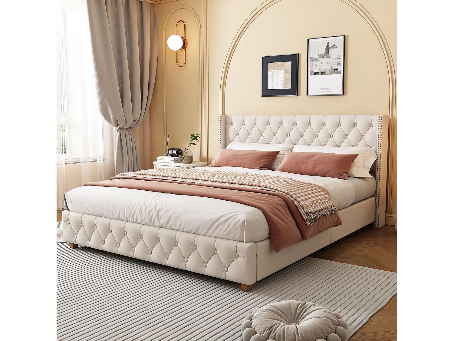 Lit rembourré 160×200 cm avec sommier à lattes et tête de lit, capitonnage, clous décoratifs, pieds en bois, lin, beige