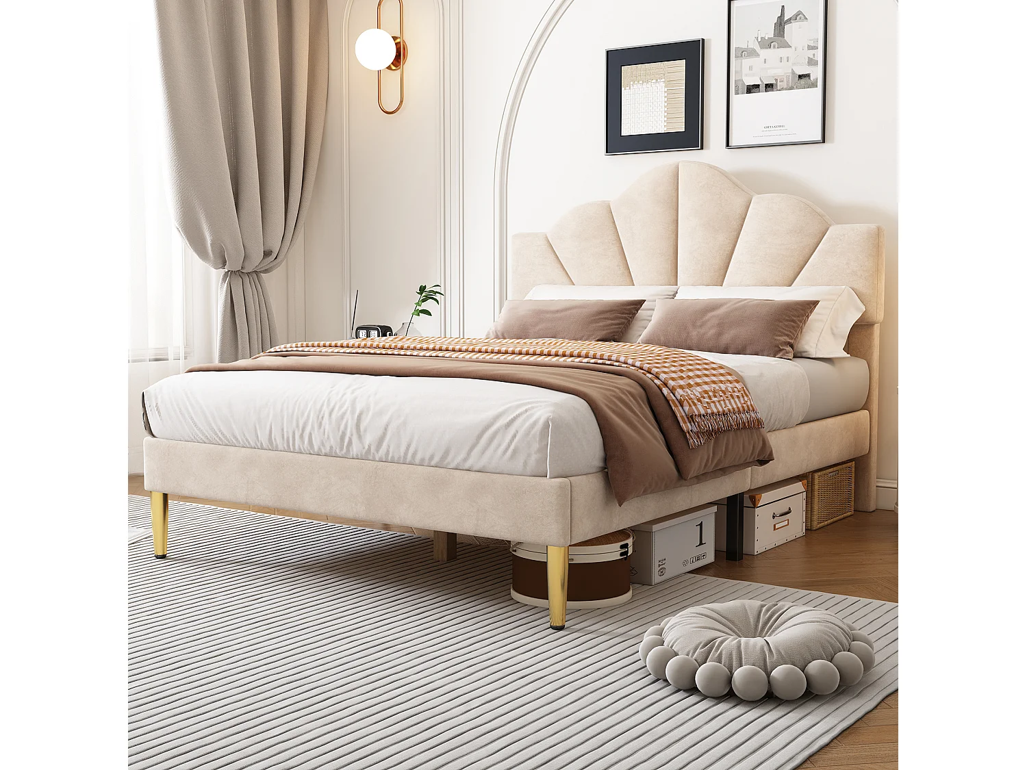 Lit en velours beige 140×200 cm avec tête de lit réglable et pieds en fer doré, design élégant et moderne