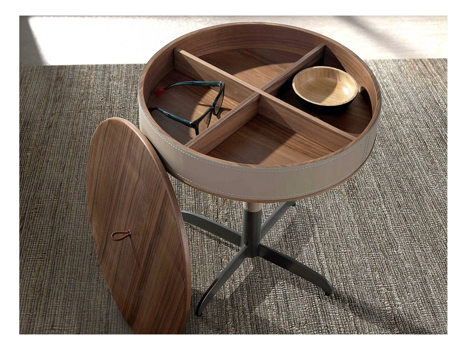 Runder Ecktisch Leder, Nussbaum und grauer Stahl 2156 ANGEL CERDA