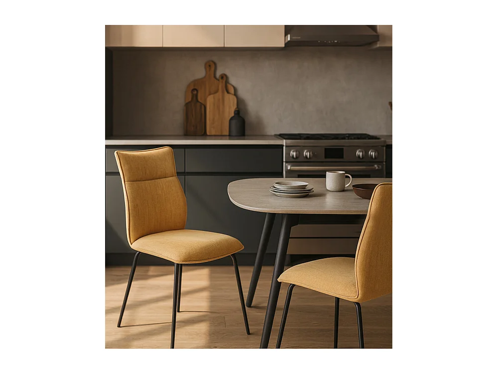 Pack de 2 sillas de 95x65x45 cm con respaldo trasero en símil napa en color mostaza Roma