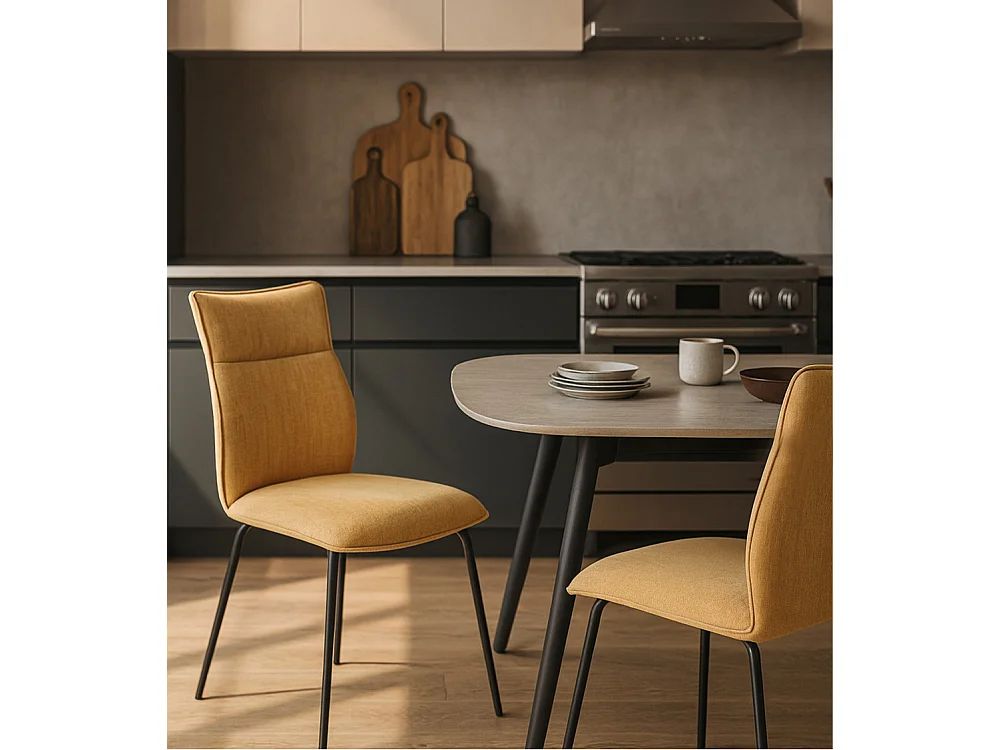 Pack de 2 sillas de 95x65x45 cm con respaldo trasero en símil napa en color mostaza Roma