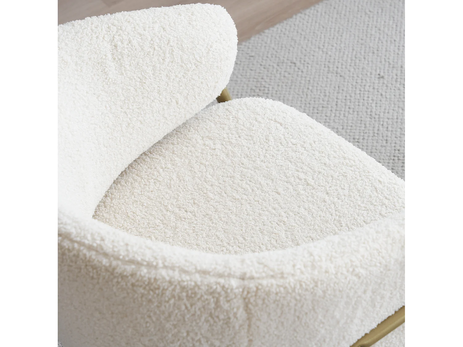 Chaise à manger en laine d'agneau avec accoudoirs et dossier - pieds en métal - blanc