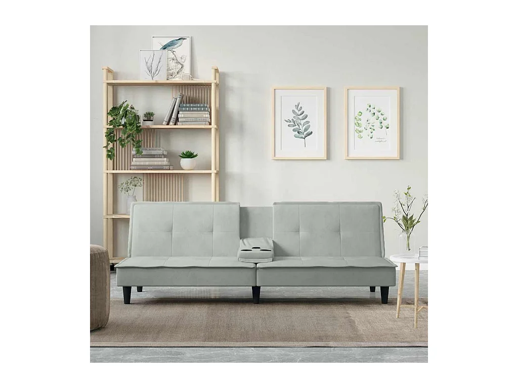 Sofá cama de terciopelo gris claro con portavasos