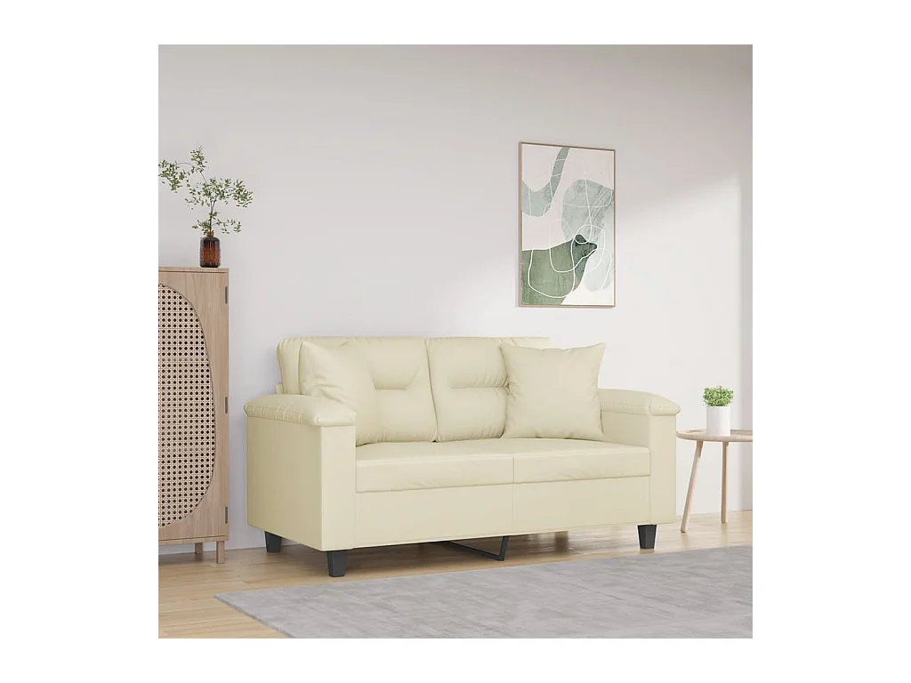 Sofá de 2 plazas con cojines color crema de 120 cm en piel sintética.