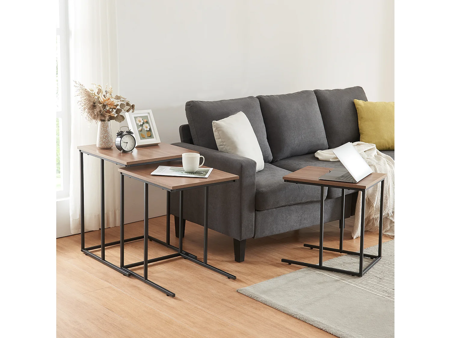 Set de 3 tables d'appoint Augustenborg gigognes noir effet noyer [en.casa]