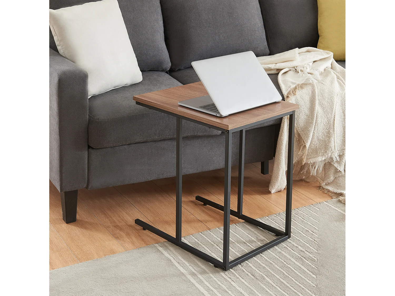 Set de 3 tables d'appoint Augustenborg gigognes noir effet noyer [en.casa]