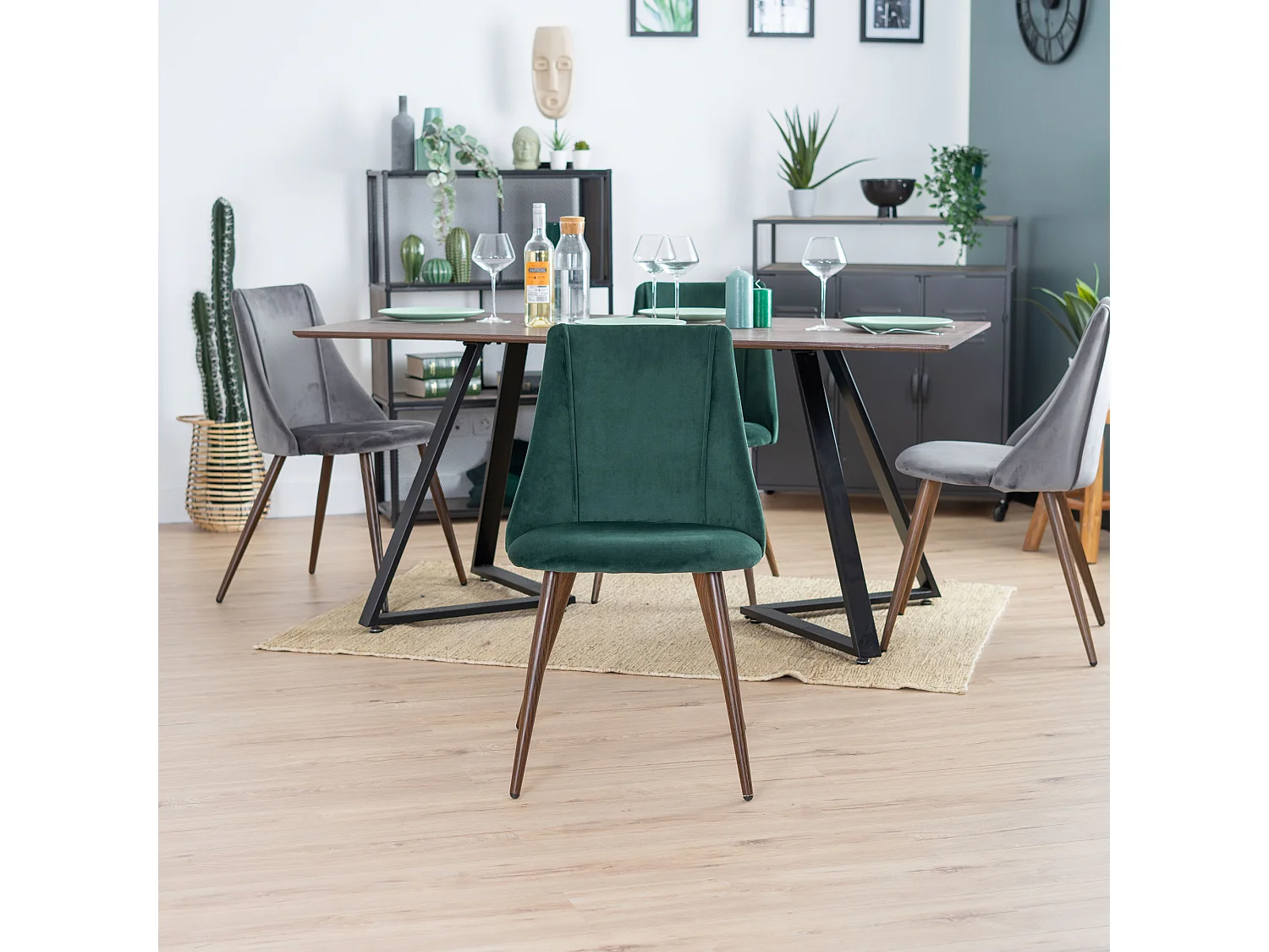 Lot De 2 Chaise De Salle À Manger Velours Vert Pieds En Métal Imitation Noyer Style Scandinave