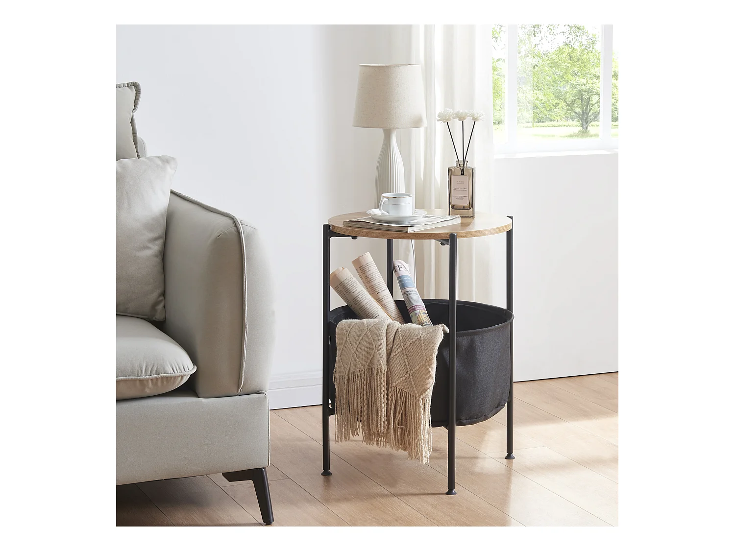 Table d'appoint Suonenjoki avec panier de rangement 59 x 47 cm noir / effet noyer / gris [en.casa]