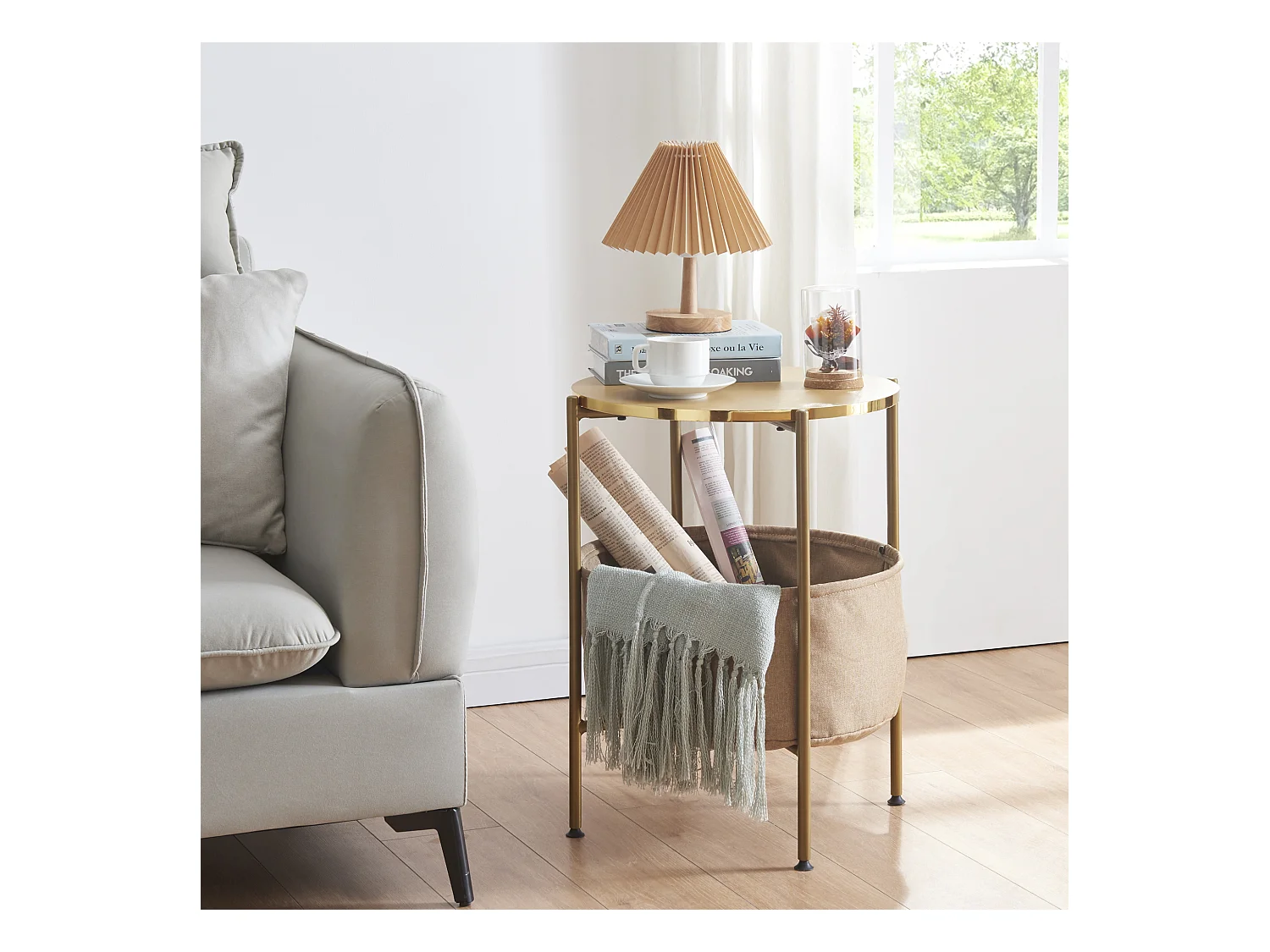 Table d'appoint Suonenjoki avec panier de rangement 59 x 47 cm doré / sable [en.casa]
