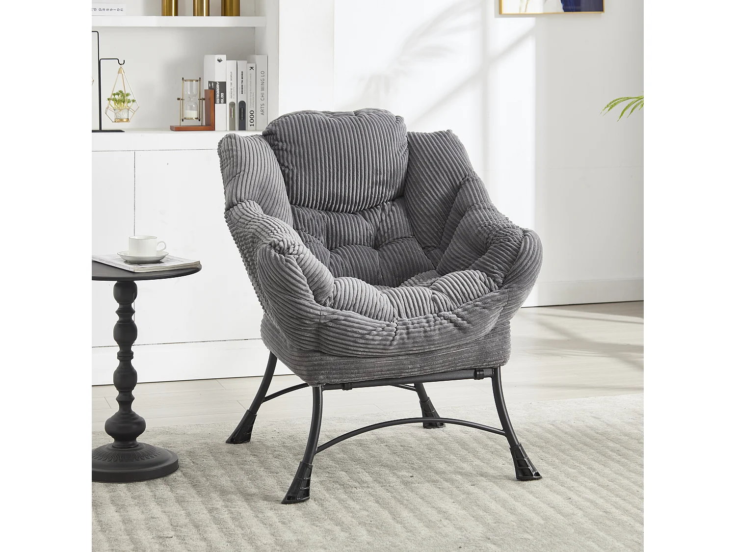Fauteuil avec accoudoirs, poches latérales et repose-pieds, gris