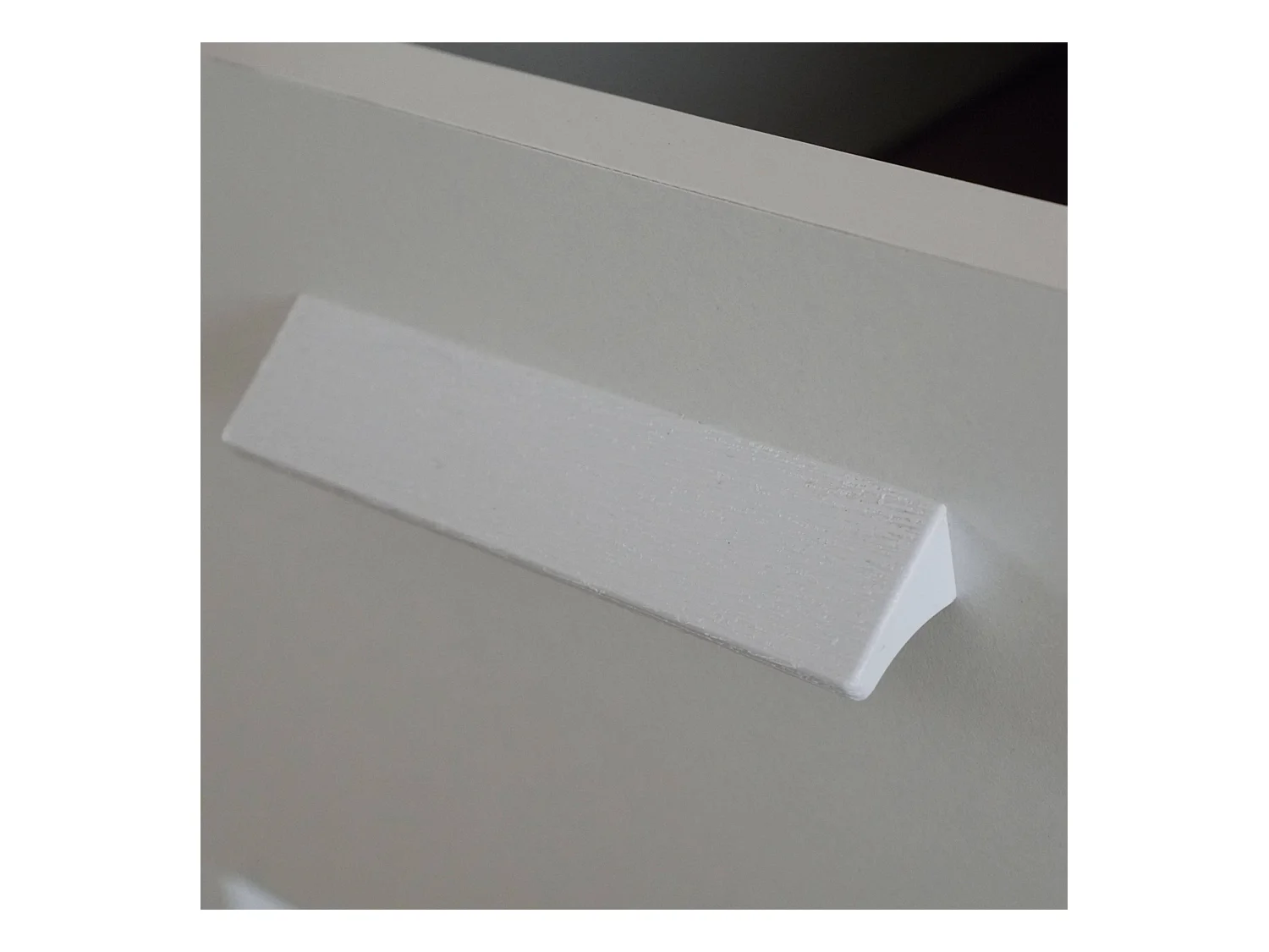 Commode 6 tiroirs en mélamine blanc mat 40x40x110 cm Chambres