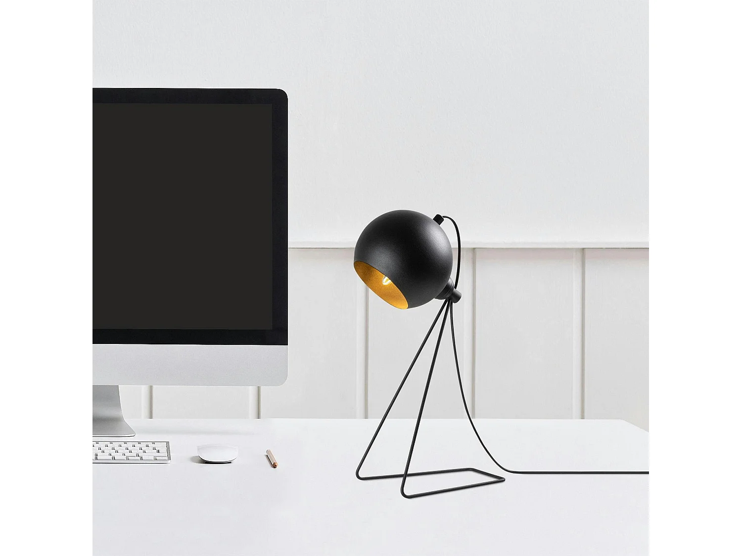 Lampe à poser design noire, abat-jour rond en métal SILE