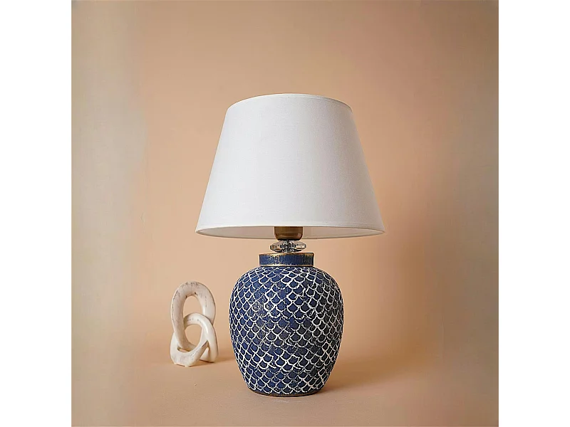 Lampe à poser bord de mer bleue, motif écailles KARS