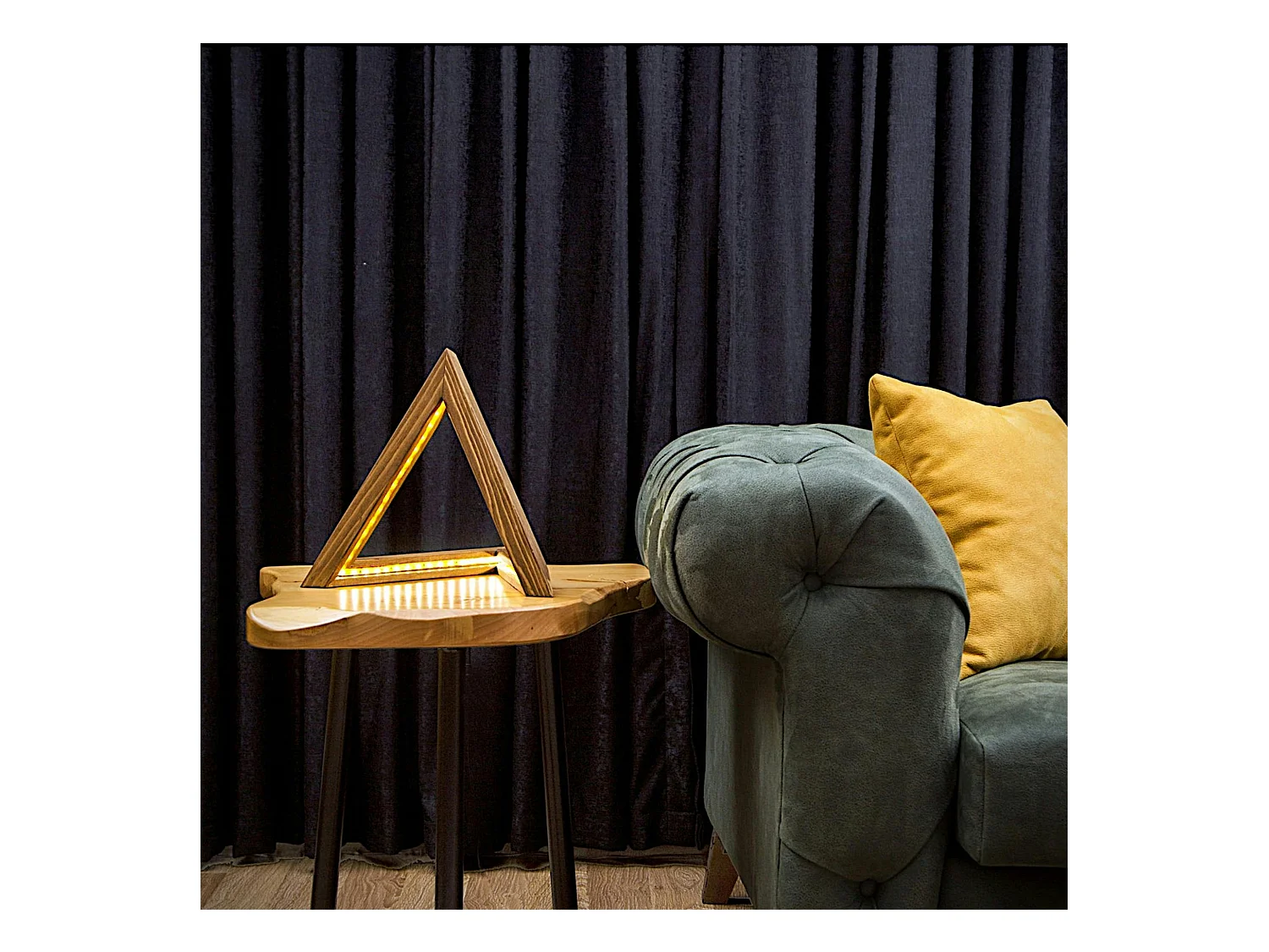 Lampe décorative moderne en bois, forme triangle ULM