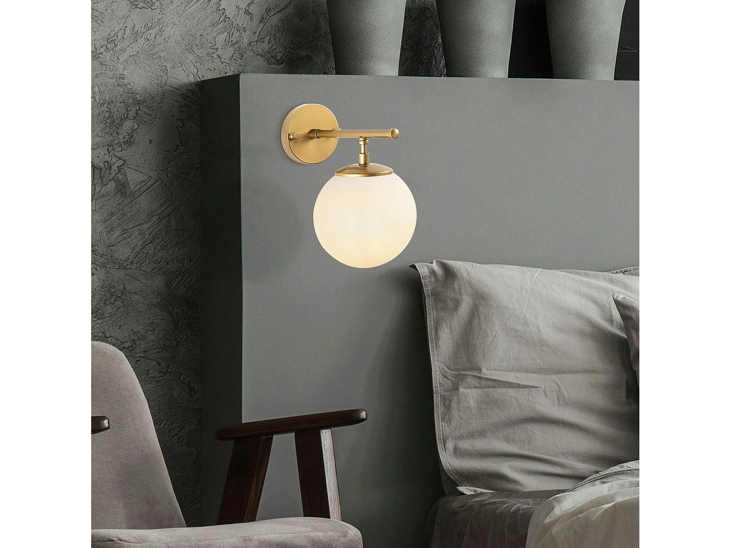 Applique murale art déco dorée, globe blanc sur tige SIERRE