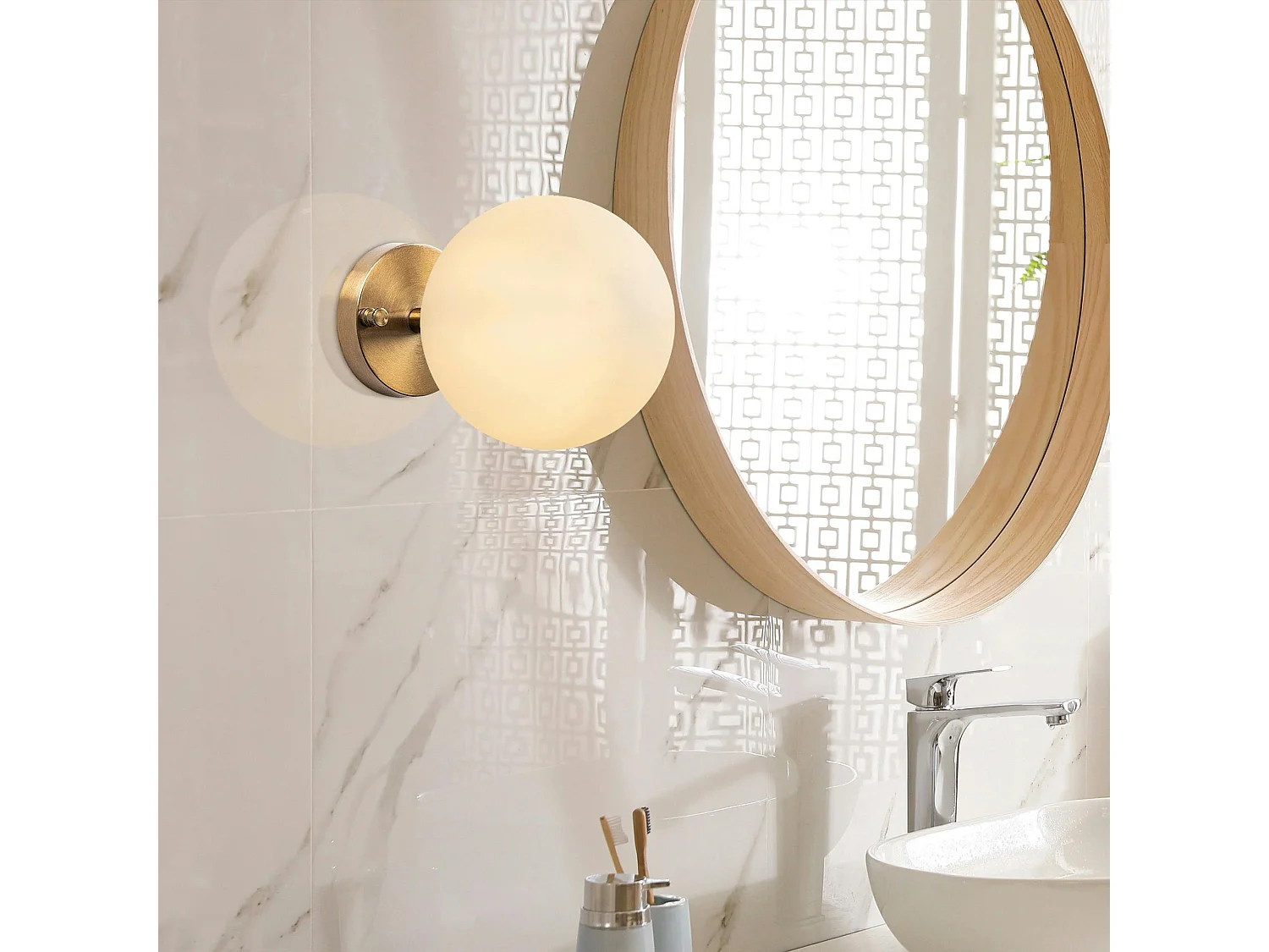 Applique murale moderne, globe blanc socle doré SIERRE