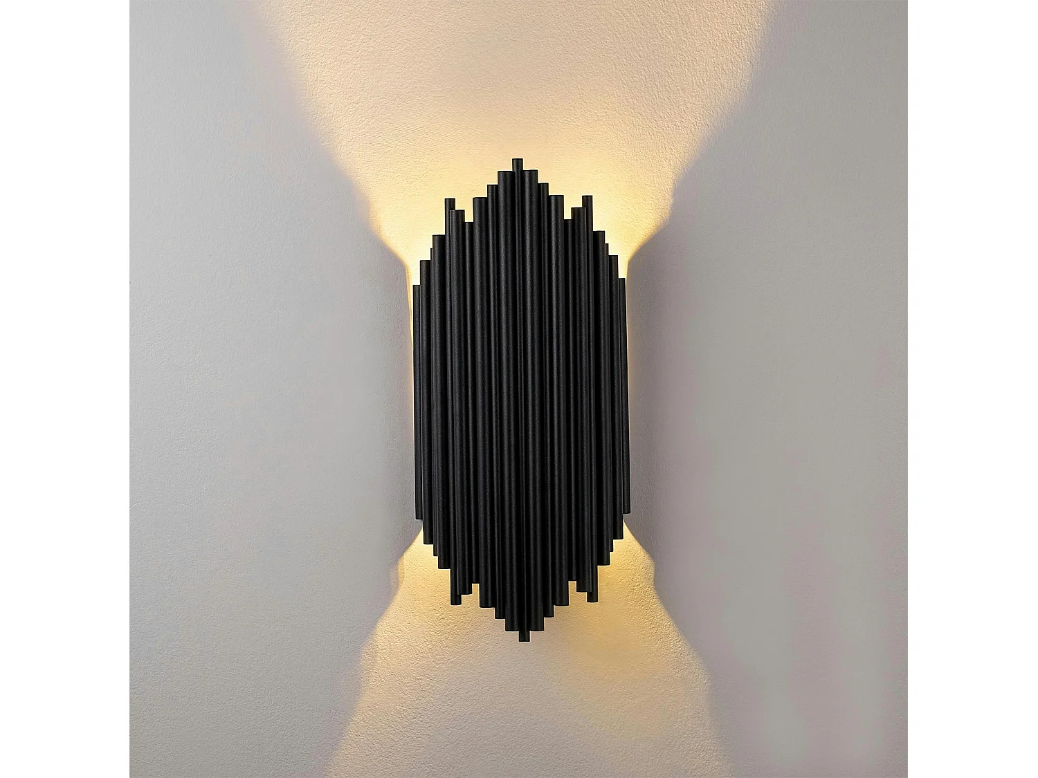 Applique design noire, structure graphique en tubes SFAX