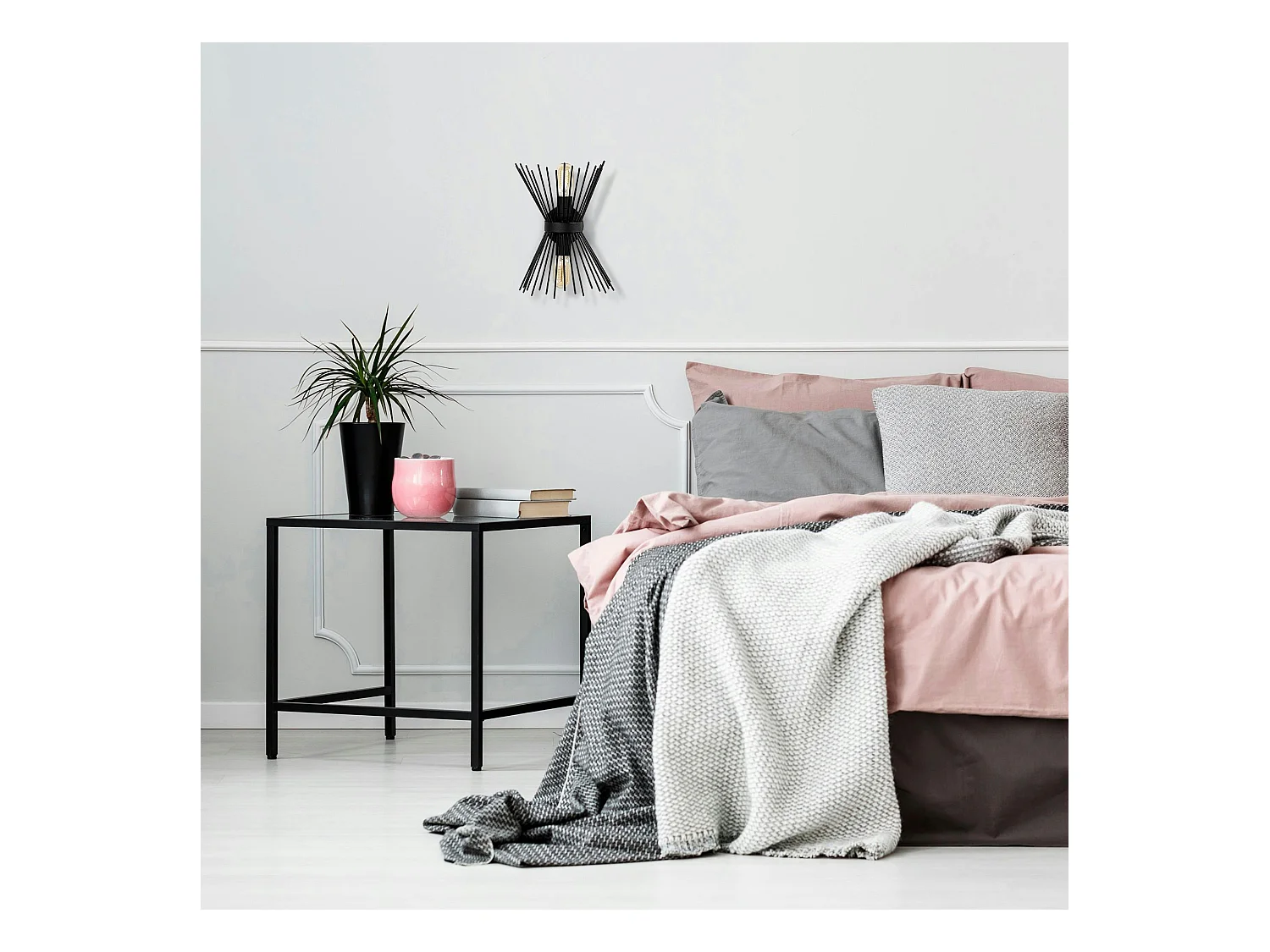 Applique murale design noire, forme sablier SINOP