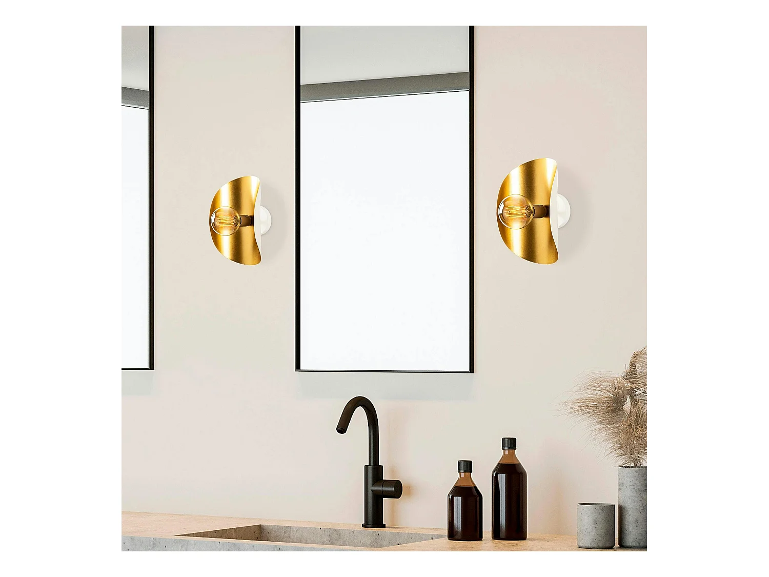 Applique murale design blanc & or, abat-jour galbé SINOP