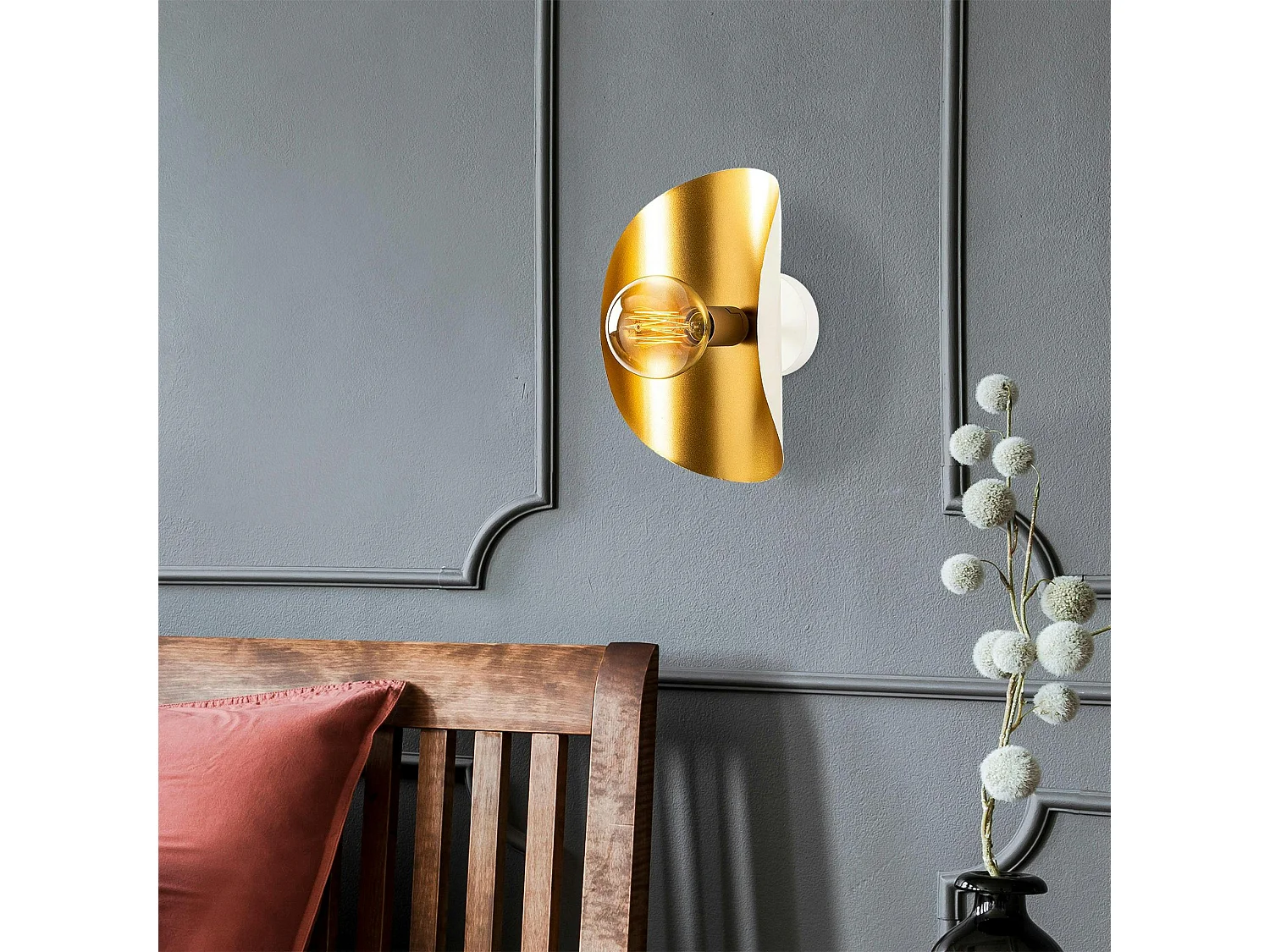 Applique murale design blanc & or, abat-jour galbé SINOP