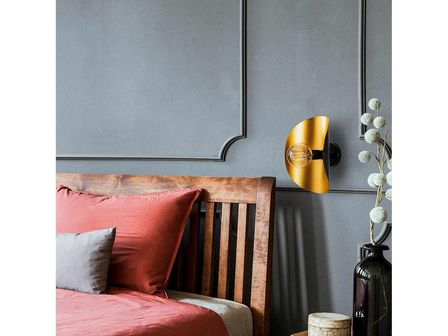 Applique murale design noir & or, abat-jour galbé SINOP