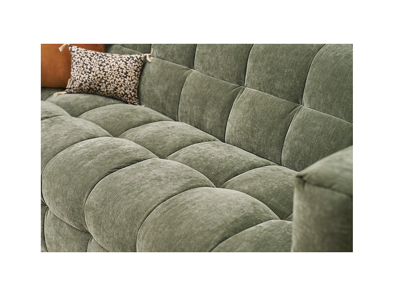 Canapé design 3 places en tissu effet velours vert kaki CORTO