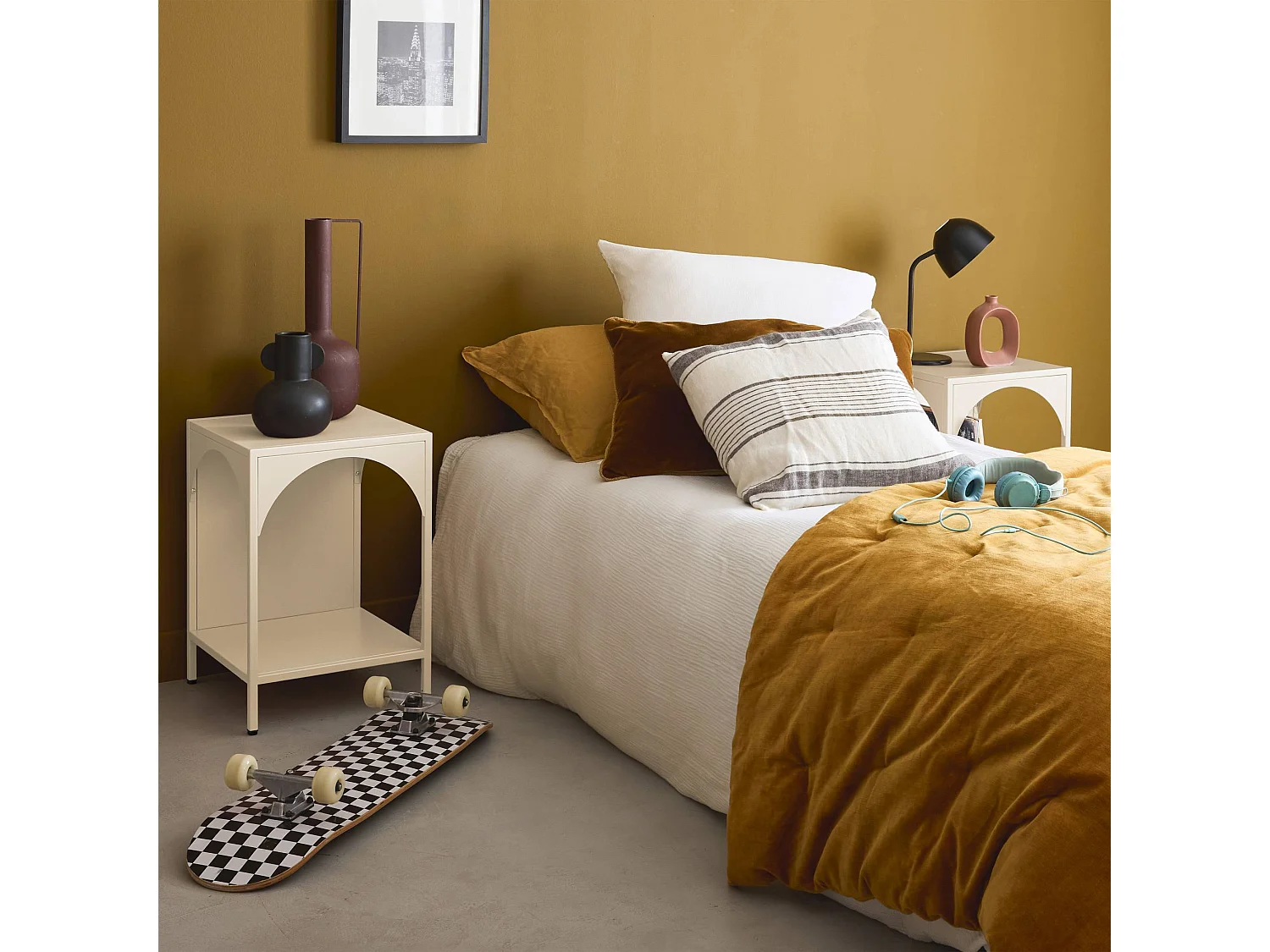 Set 2 comodini, tavolini industriali, beige