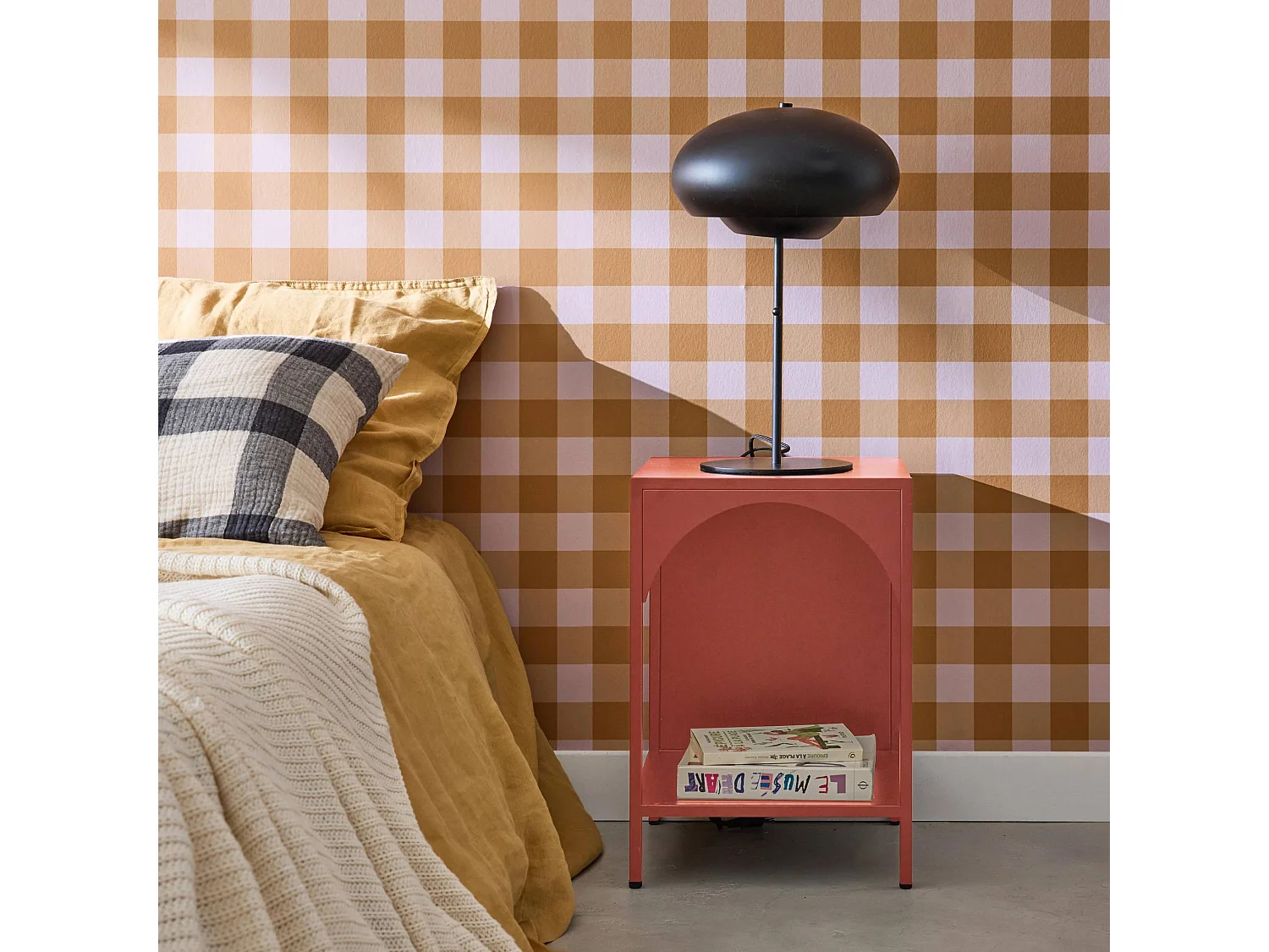 Comodino, tavolino industriale, terracotta