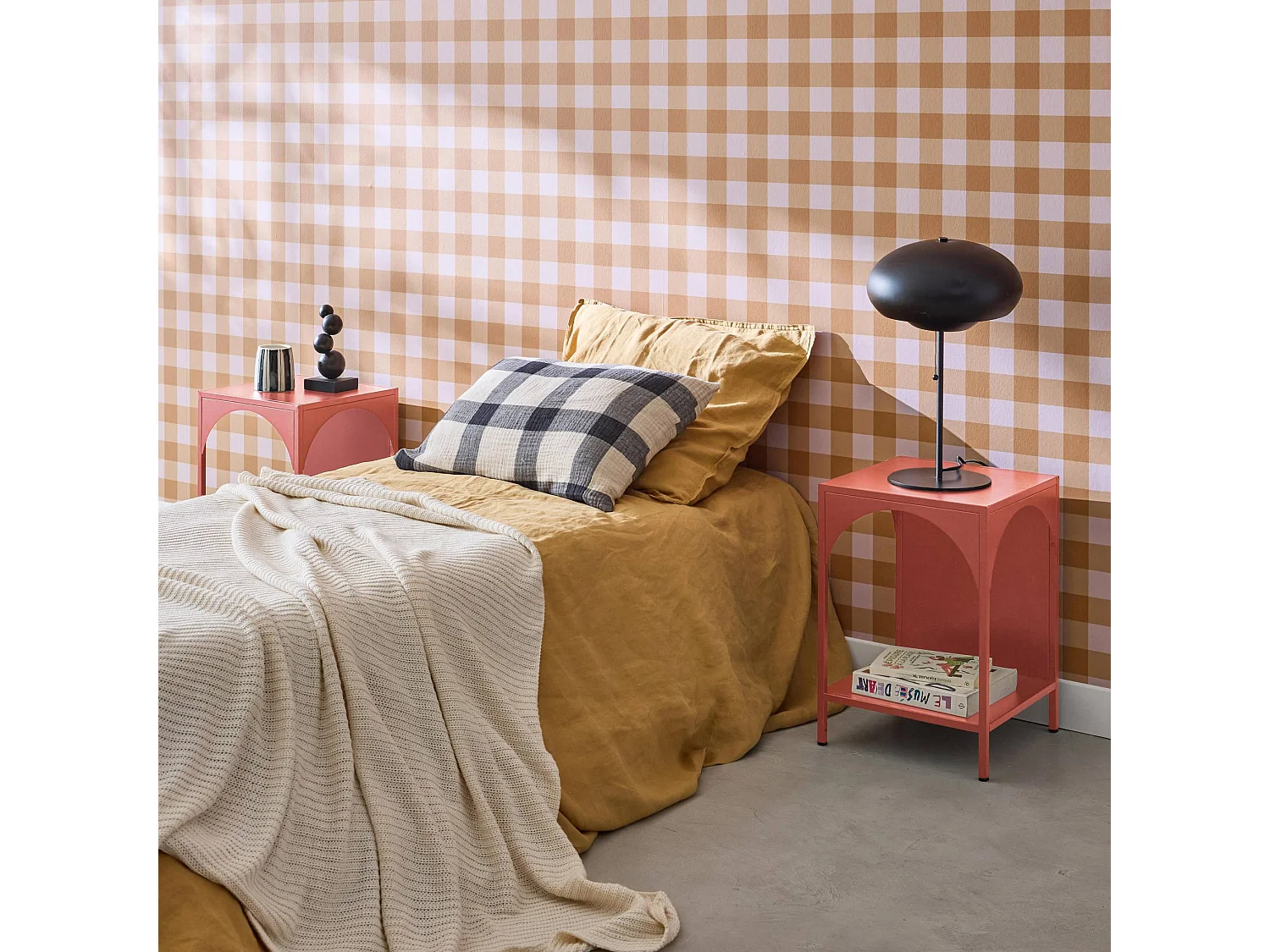 Comodino, tavolino industriale, terracotta