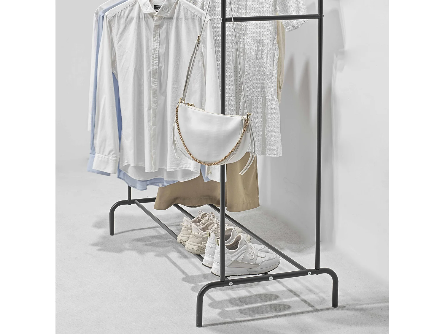 Portant à vêtements Bramming 147 x 116 x 54 cm noir [en.casa]