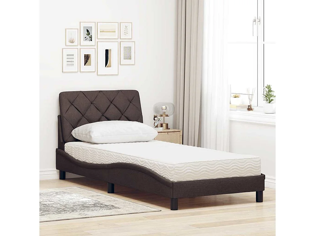 Cadre de lit avec matelas marron foncé 90x190 cm tissu