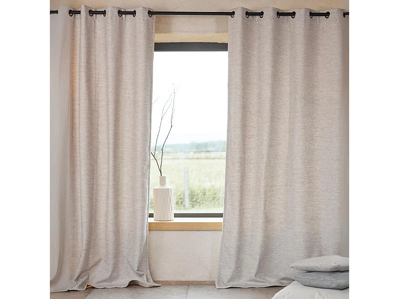 Cortina semitransparente con presillas