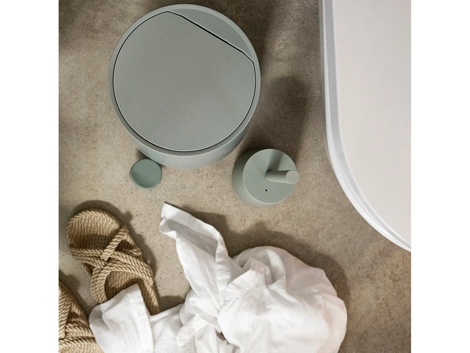 Brosse pour toilette en grès et acier