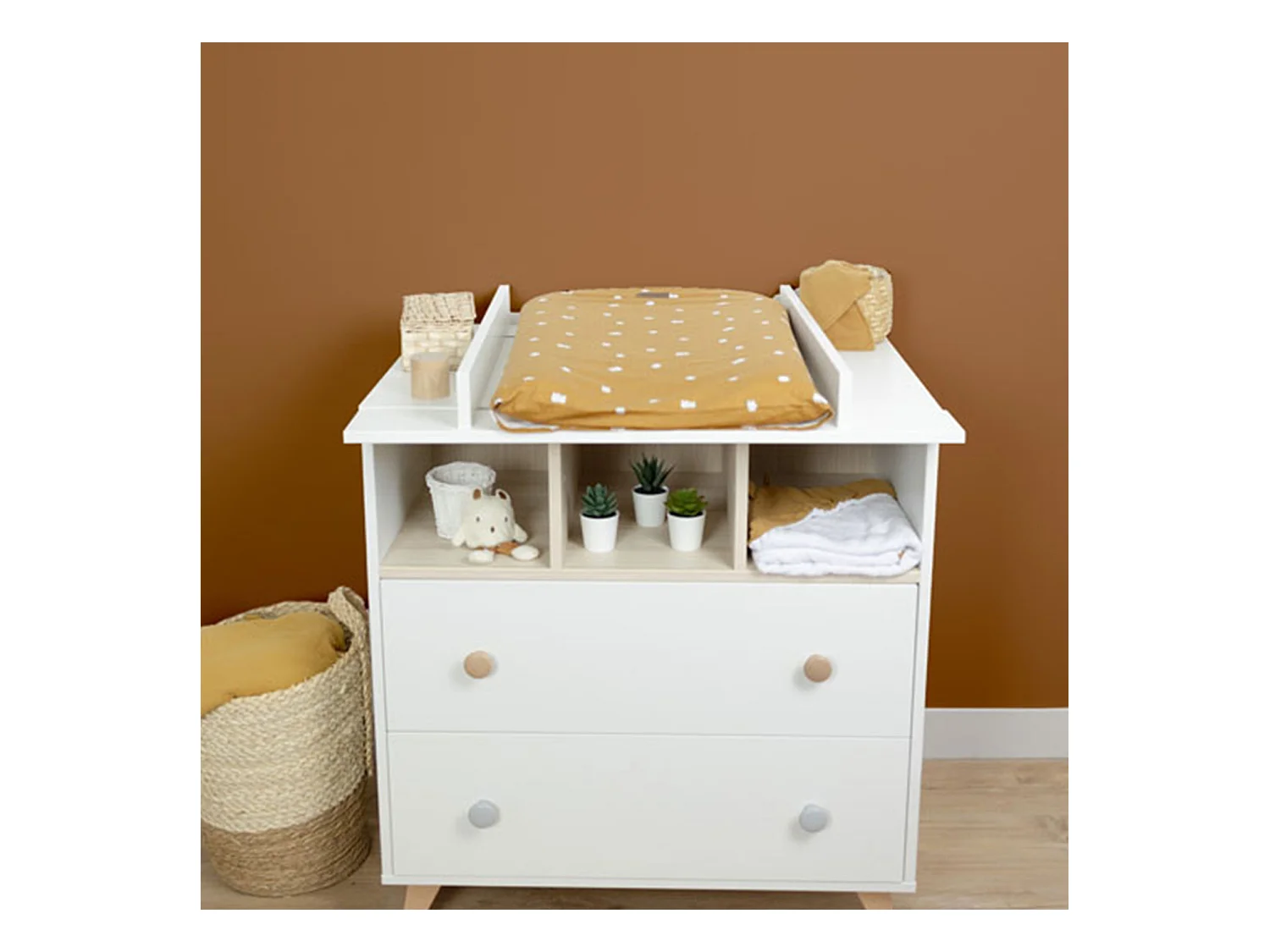 Matelas à langer avec housse motif enfantin