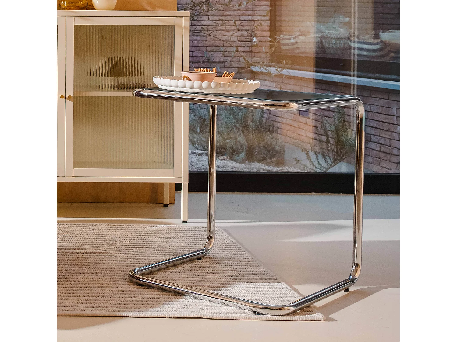 Table basse carrée L50 cm en métal et en verre noir