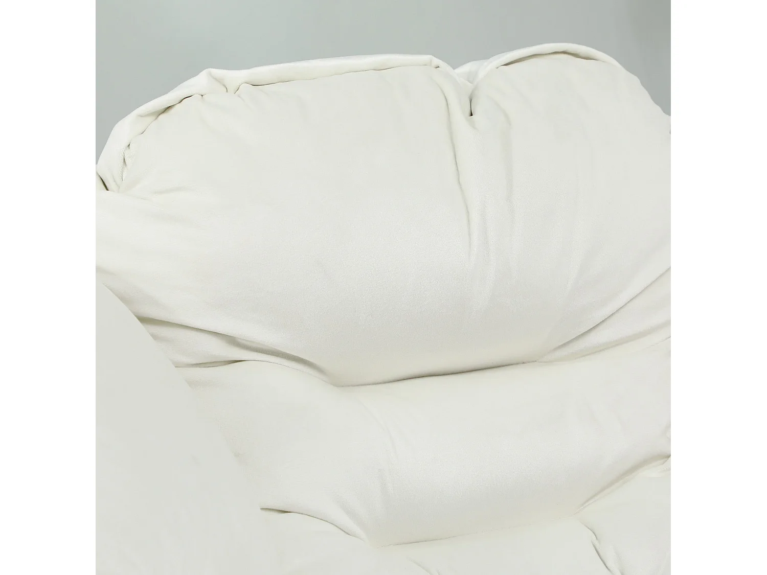 Poltrona Relax para Sala de Estar com Apoio para os Pés e Bolsos Laterais - Conforto e Estilo em Creme