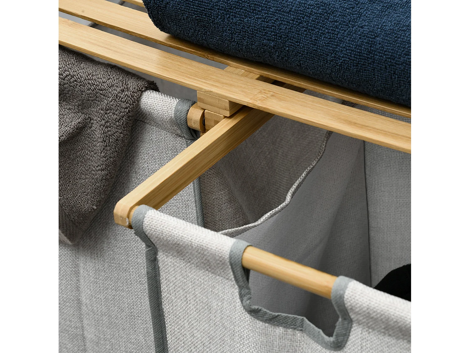 Cesto de Roupa de Bambu com 2 Bolsas Removíveis e Prateleira Superior para Armazenamento Prático