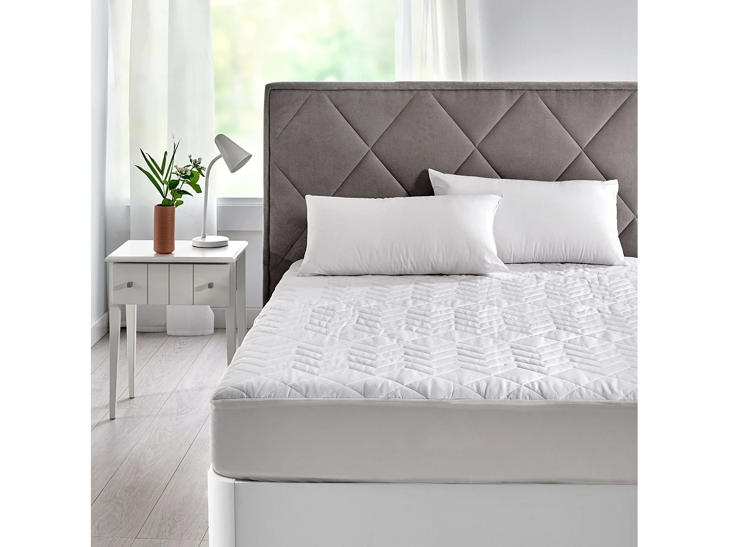 Protège-matelas matelassé triple barrière 150x196 cm imperméable et respirant